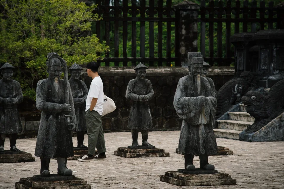 Xưởng đá Nguyễn Lê Nguyên